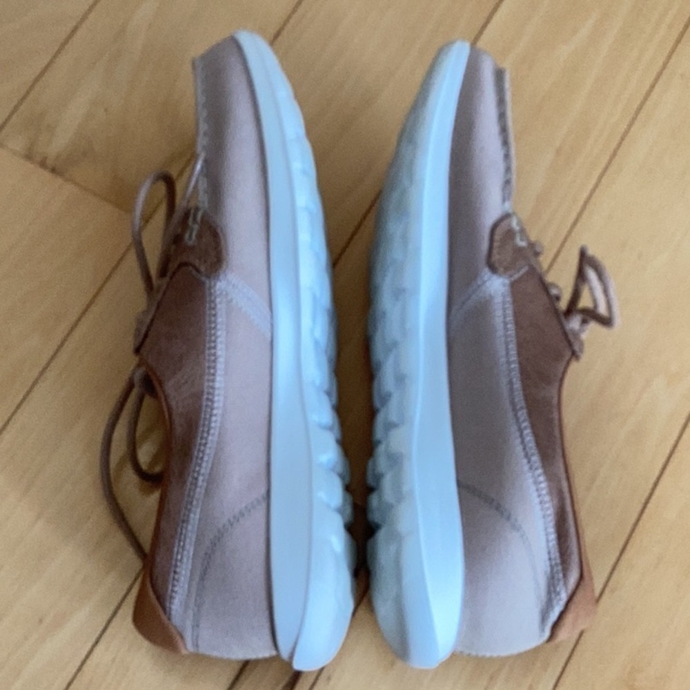 Skechers on the go GOGA Max Women's Tan boat shoes, women’s size 7 - Picture 9 of 16